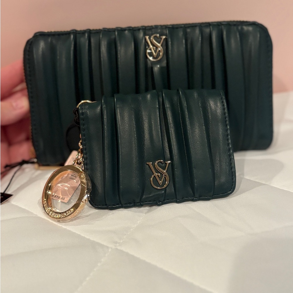 NWT Elegant Dark Green Victoria's Secret Women's Wallet Set